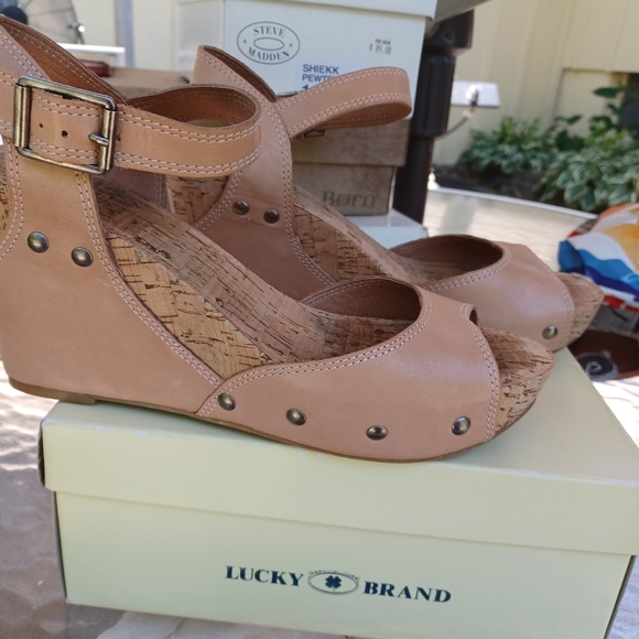 Lucky Brand wedge - Picture 2 of 3